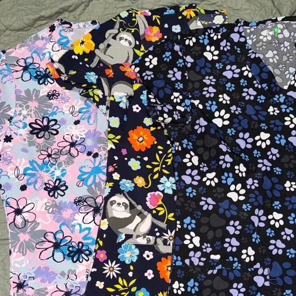 Medium Scrub Tops - Bundle of 7 - Picture 8 of 11